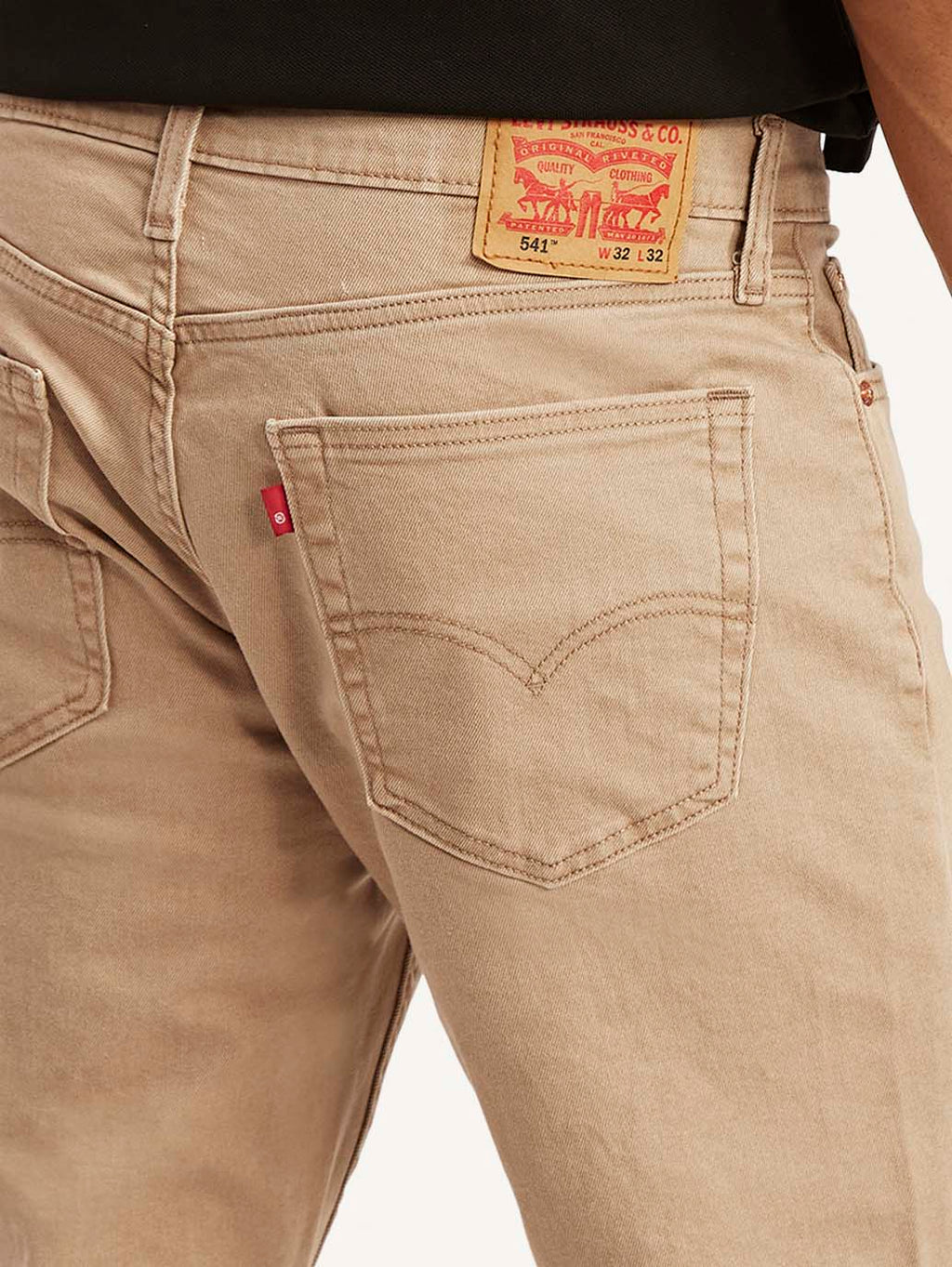 Jean athlétique 541 beige taille mi-haute